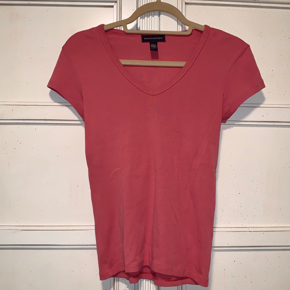 Banana Republic Salmony Red V-Neck T-Shirt